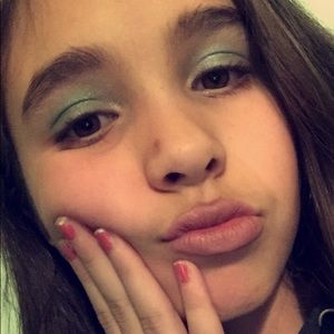 Meet your Posher, Izzy